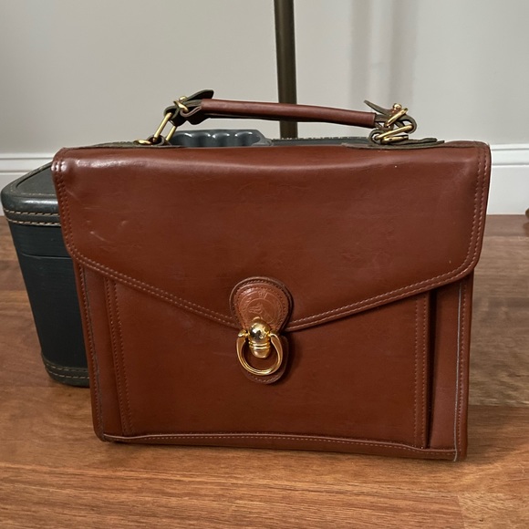 Vintage Handbags - Vintage leather clutch